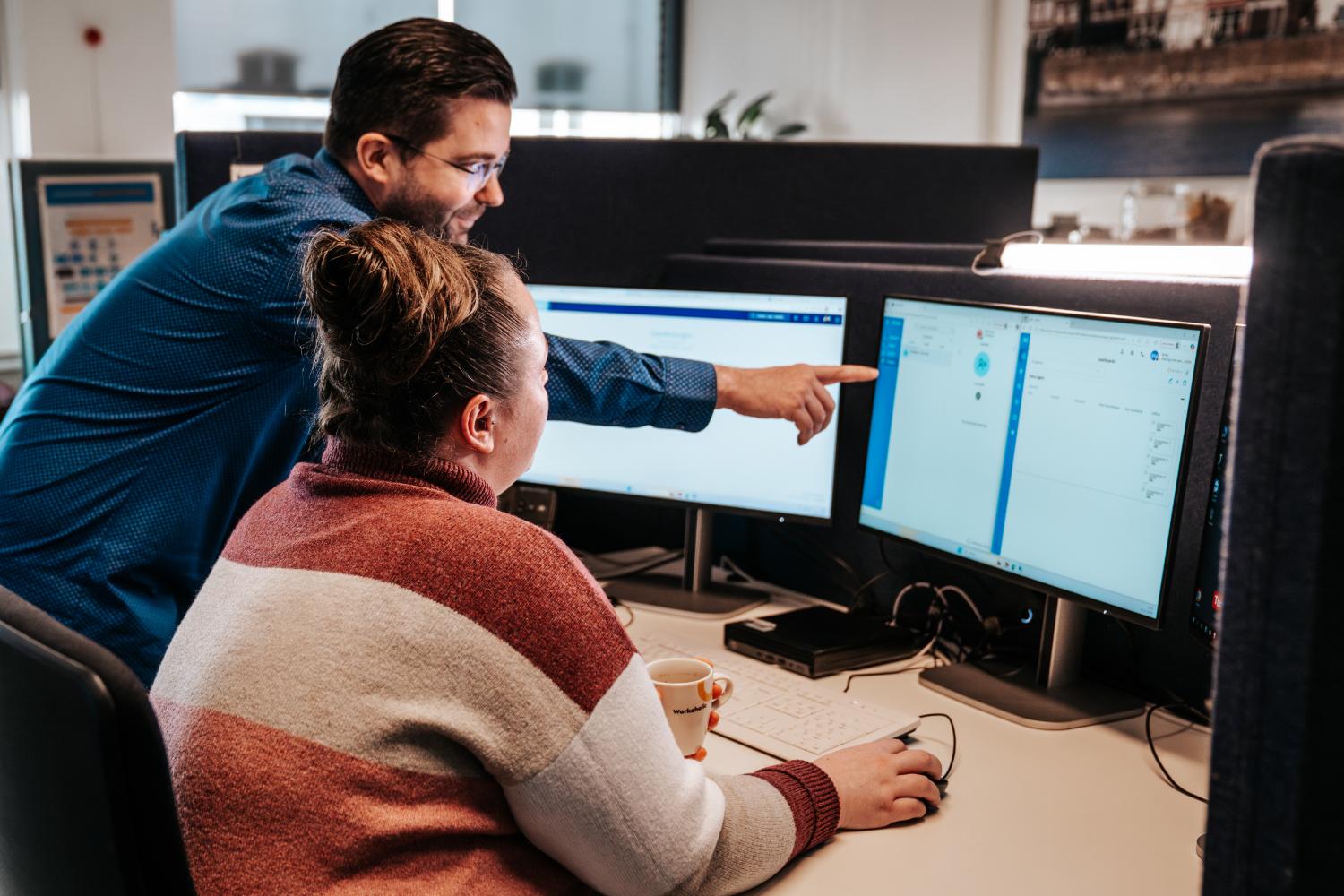 Collega's op kantoor